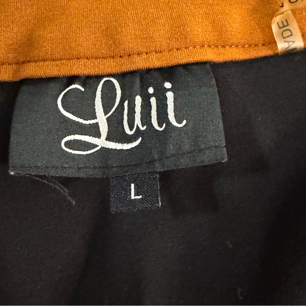 Luii Colorblock V-Neck Blouse – Black & Rust – Size L - Picture 8 of 12